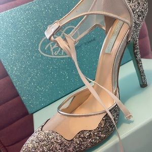 Silver glitter wedding heels 👸